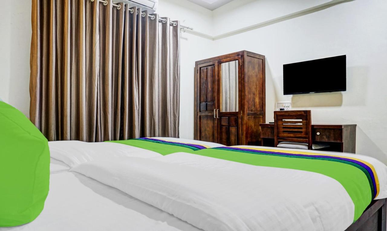 Treebo Tulip Hotell Pune Exteriör bild