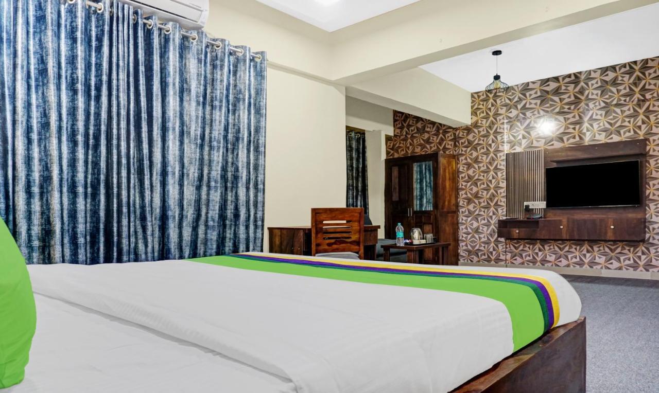 Treebo Tulip Hotell Pune Exteriör bild