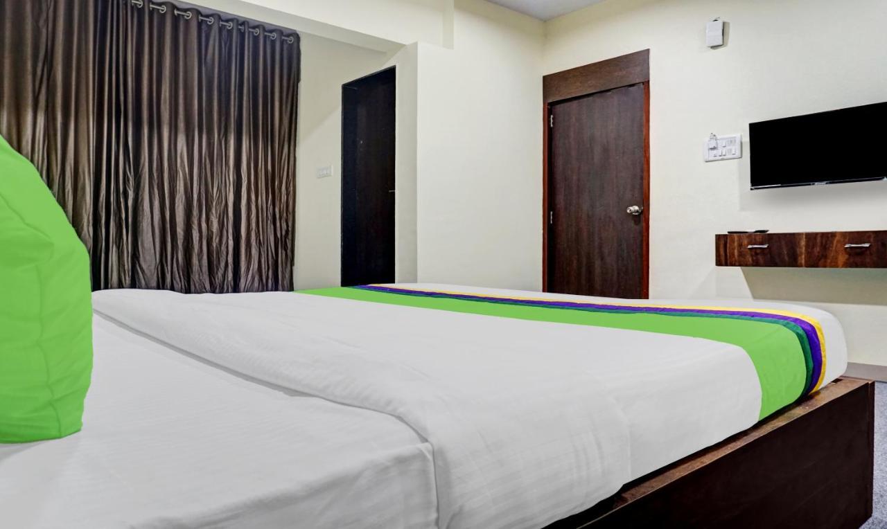 Treebo Tulip Hotell Pune Exteriör bild