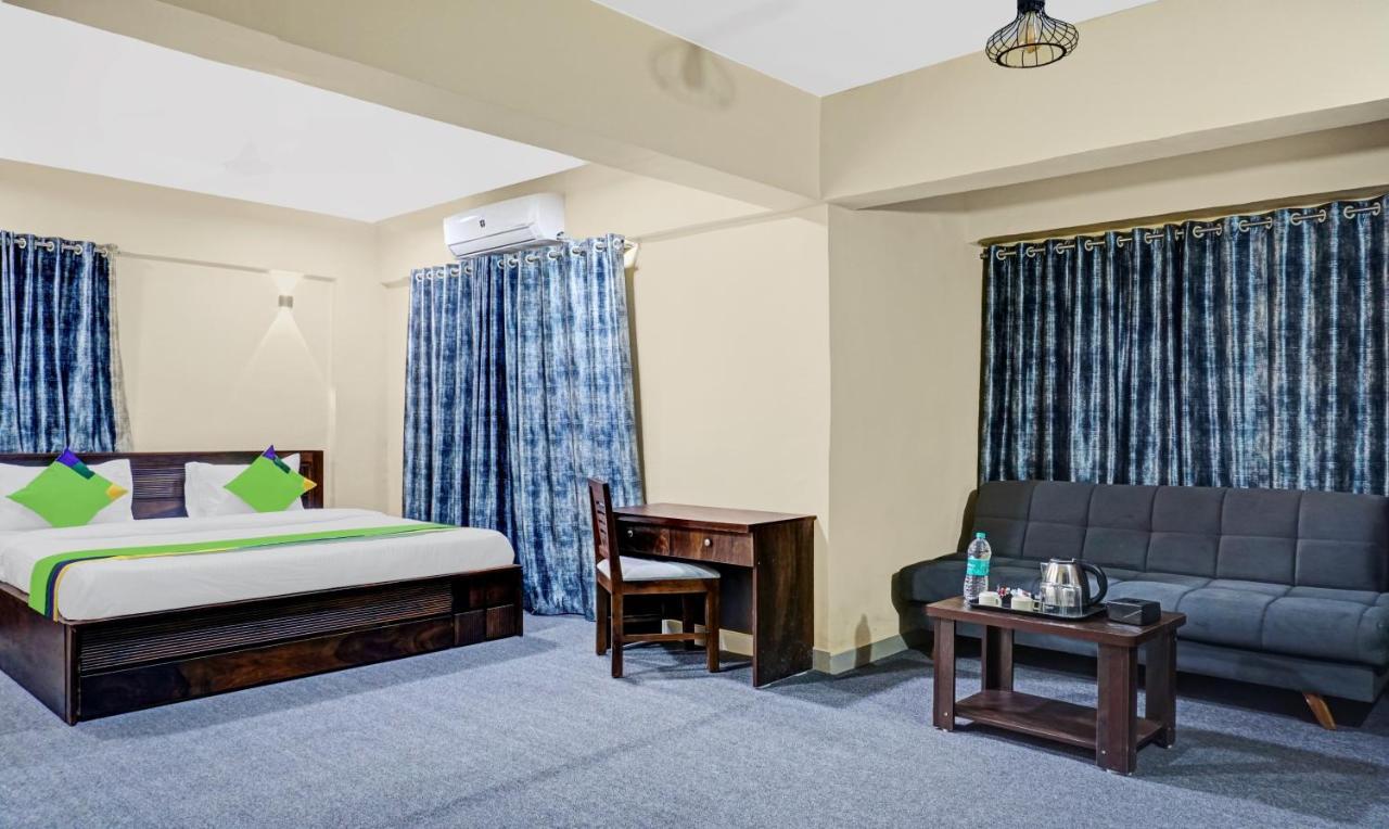 Treebo Tulip Hotell Pune Exteriör bild