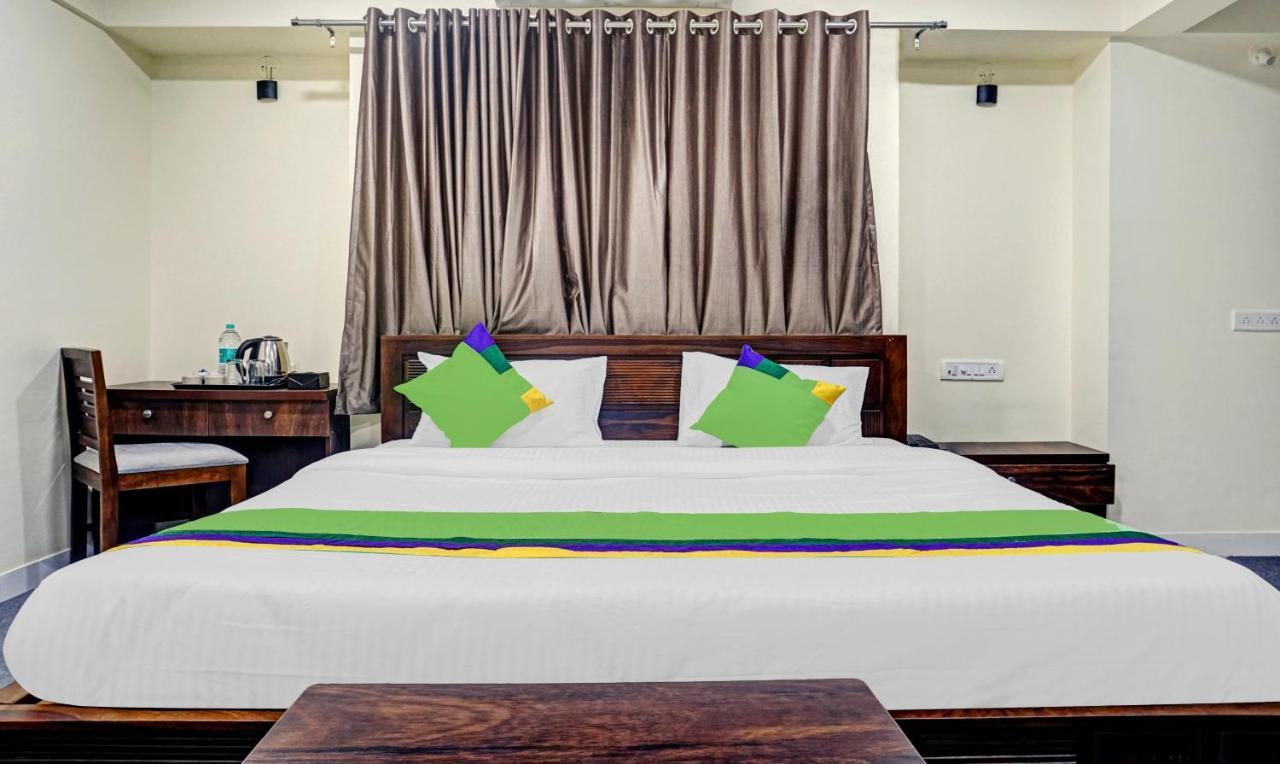 Treebo Tulip Hotell Pune Exteriör bild