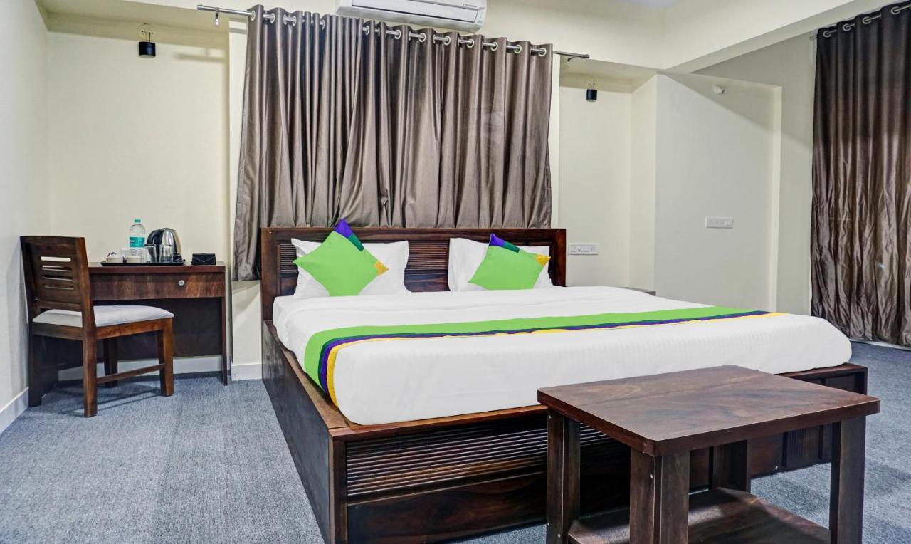 Treebo Tulip Hotell Pune Exteriör bild