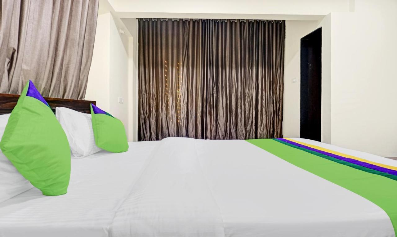 Treebo Tulip Hotell Pune Exteriör bild