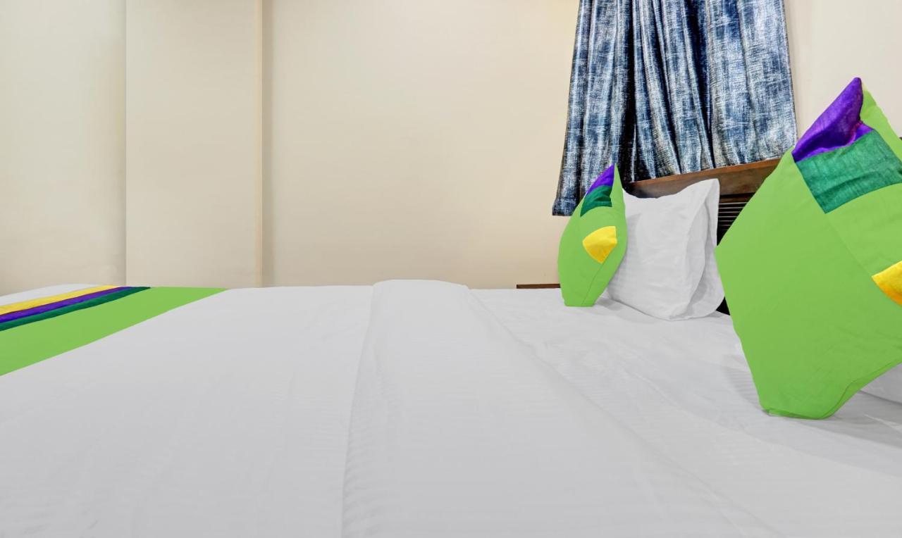 Treebo Tulip Hotell Pune Exteriör bild